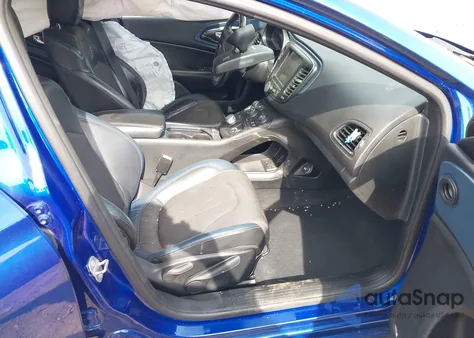 2015 Chrysler 200 S z USA, uszkodzony, nr VIN 1C3CCCDG3FN523574